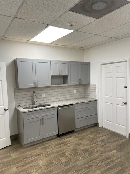 725 Branch Dr, Alpharetta, GA à vendre - Photo de l’immeuble – Image 3 sur 13