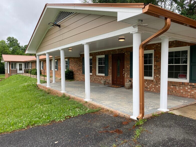 2500 Olivet Ct, Greensboro, NC à louer - Photo de l’immeuble – Image 3 sur 29