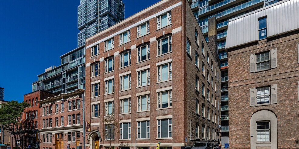 200 Adelaide St W, Toronto, ON à louer - Photo de l’immeuble – Image 1 sur 3