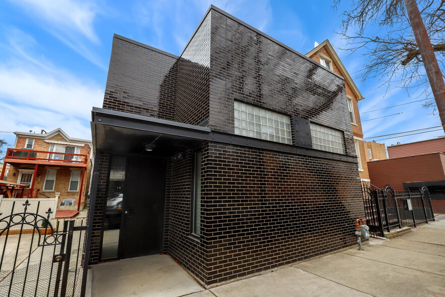 819 N California Ave, Chicago, IL à vendre - Photo de l’immeuble – Image 1 sur 27