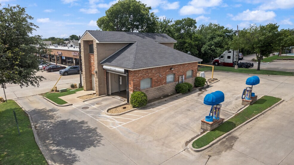 1704 Teasley Ln, Denton, TX à vendre - Photo de l’immeuble – Image 2 sur 32