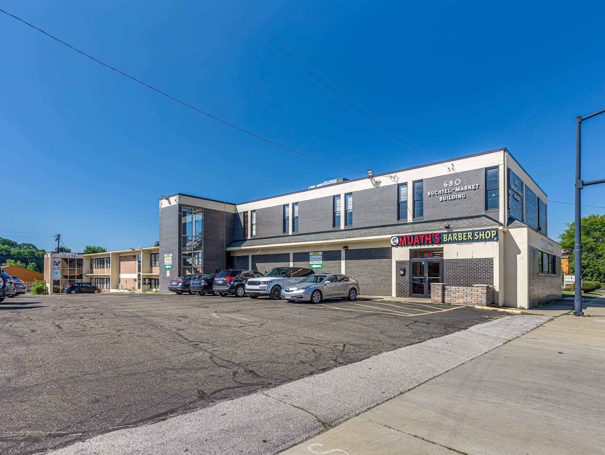 680 E Market St, Akron, OH à louer Photo de l’immeuble– Image 1 sur 8