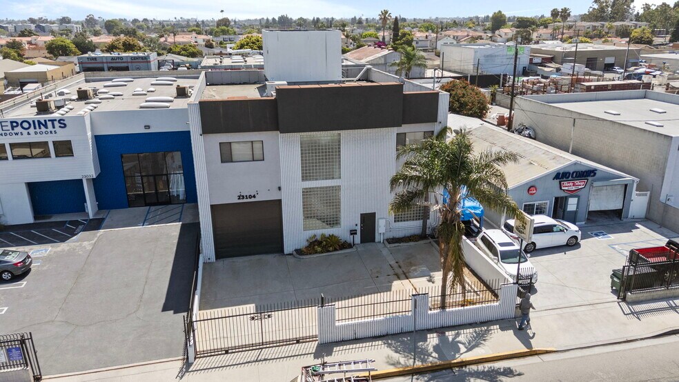 23104 S Normandie Ave, Torrance, CA à louer - Photo principale – Image 1 sur 25