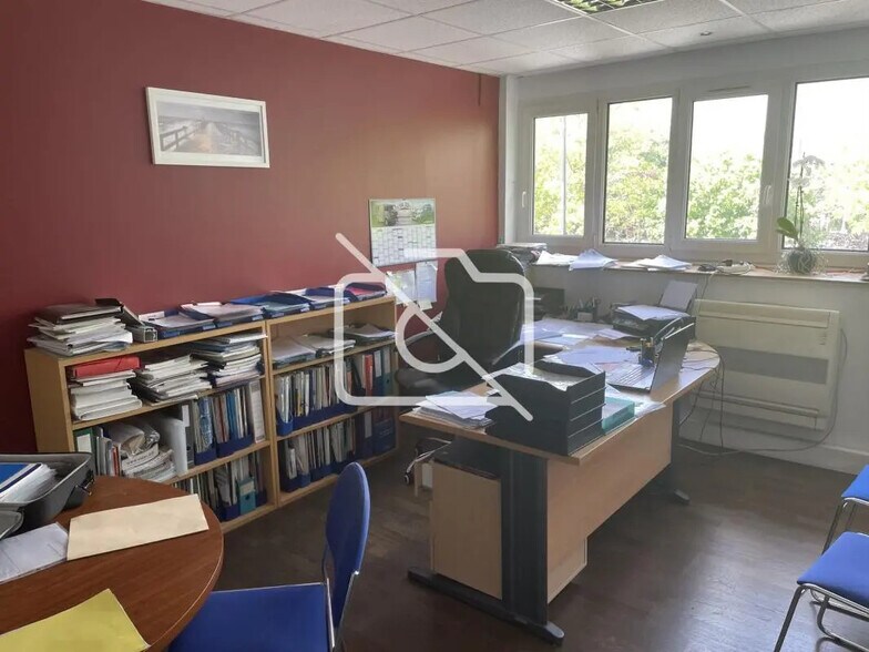 Local d'activités dans Lisses à vendre - Photo de l’immeuble – Image 3 sur 3