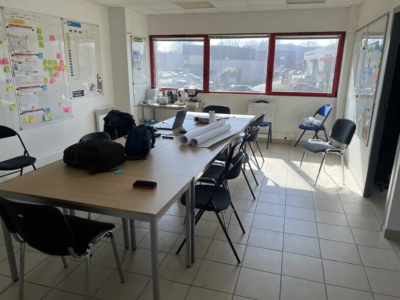 Local d’activités dans Orvault à louer - Photo de l’immeuble – Image 3 sur 10