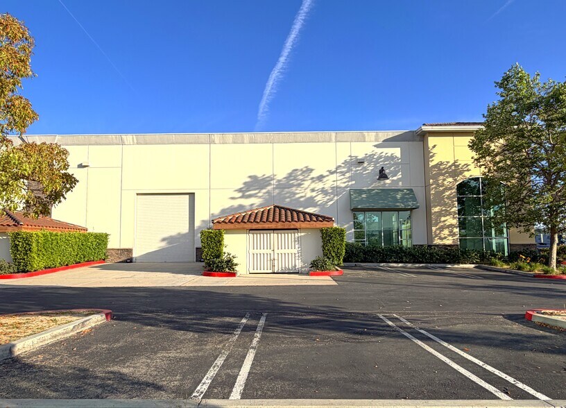 14339 White Sage Rd, Moorpark, CA à louer - Photo de l’immeuble – Image 2 sur 9