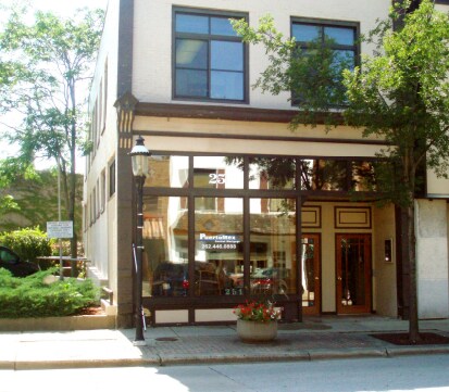 251 W Broadway, Waukesha, WI à louer - Photo principale – Image 1 sur 1