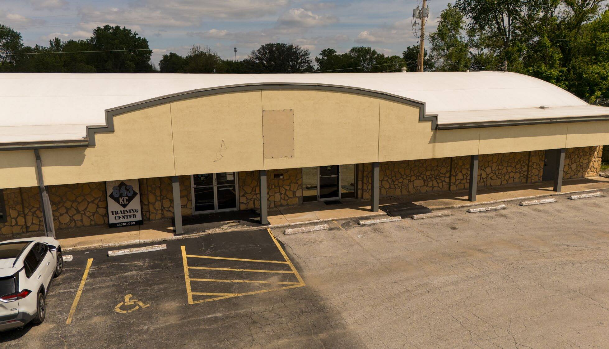 1305-1331 W 40 Hwy, Blue Springs, MO à louer Photo de l’immeuble– Image 1 sur 4