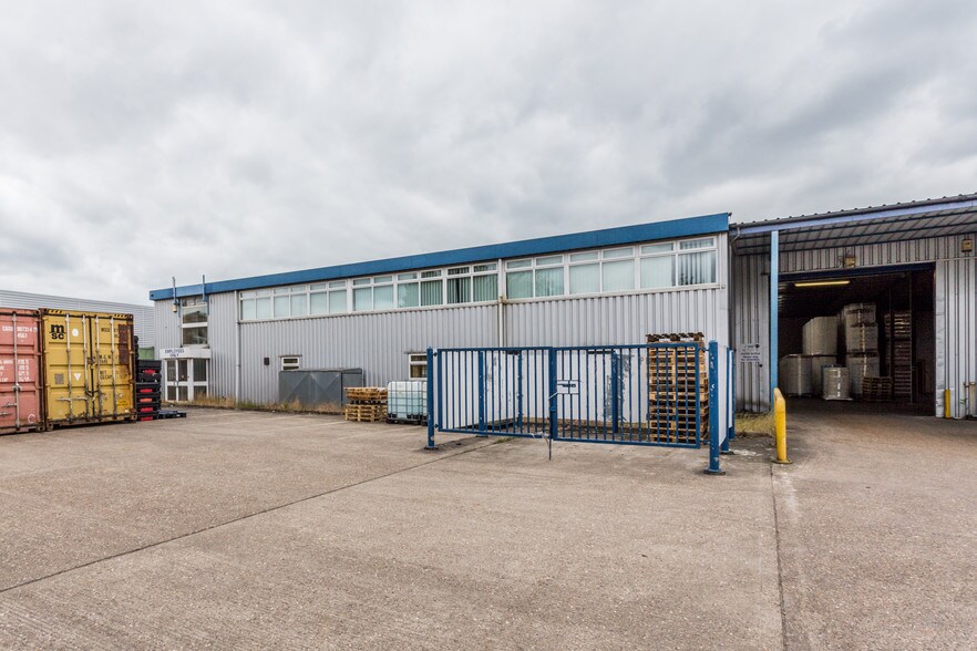 304a-304b Pywell Rd, Corby à vendre - Photo de l’immeuble – Image 3 sur 14