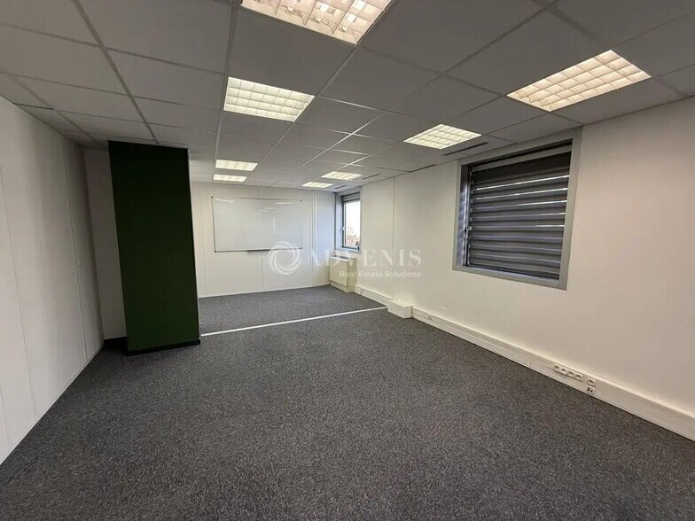 Bureau dans Noisy-le-Grand à louer - Photo de l’immeuble – Image 3 sur 7