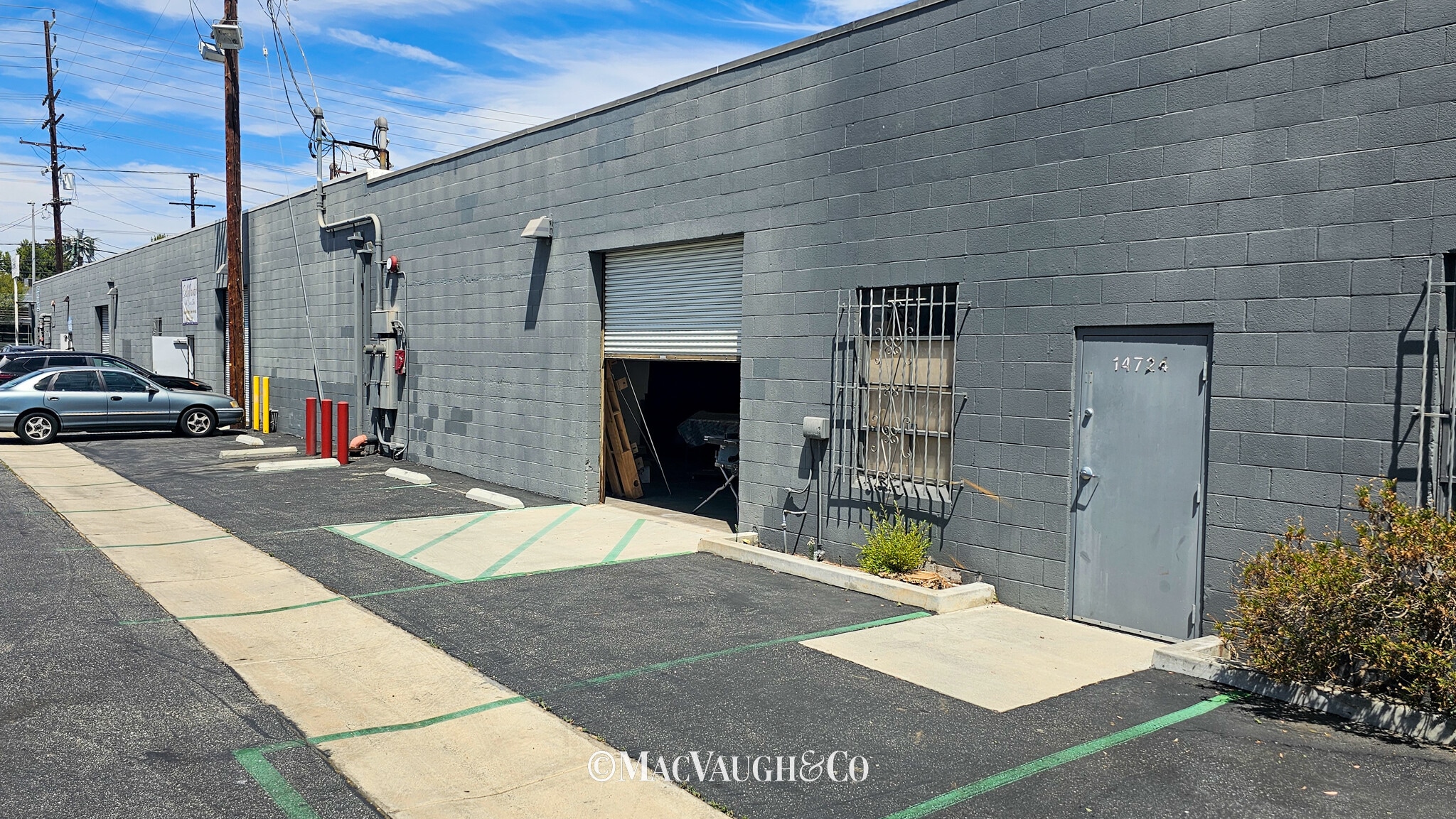 14720-14726 Oxnard St, Van Nuys, CA à louer Photo intérieure– Image 1 sur 3