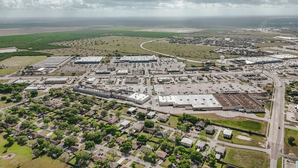 902 Simpson Rd, Victoria, TX à vendre - Photo de l’immeuble – Image 2 sur 10