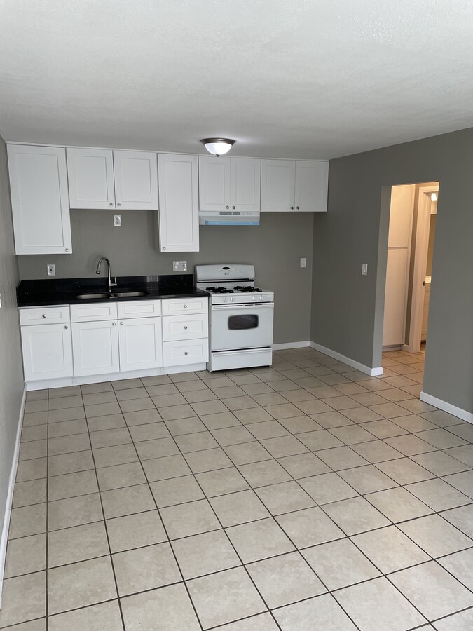 24238 Postal Ave, Moreno Valley, CA 92553 - Lot 6 - - Photo intérieure - Image 2 of 12