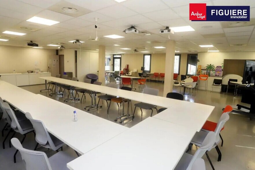 305 Rue Maurice Aicardi Lejard, Aix-en-Provence à louer - Photo de l’immeuble – Image 2 sur 15