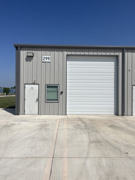 299 Navarro Dr, Seguin, TX à louer - Photo de l’immeuble – Image 3 sur 14