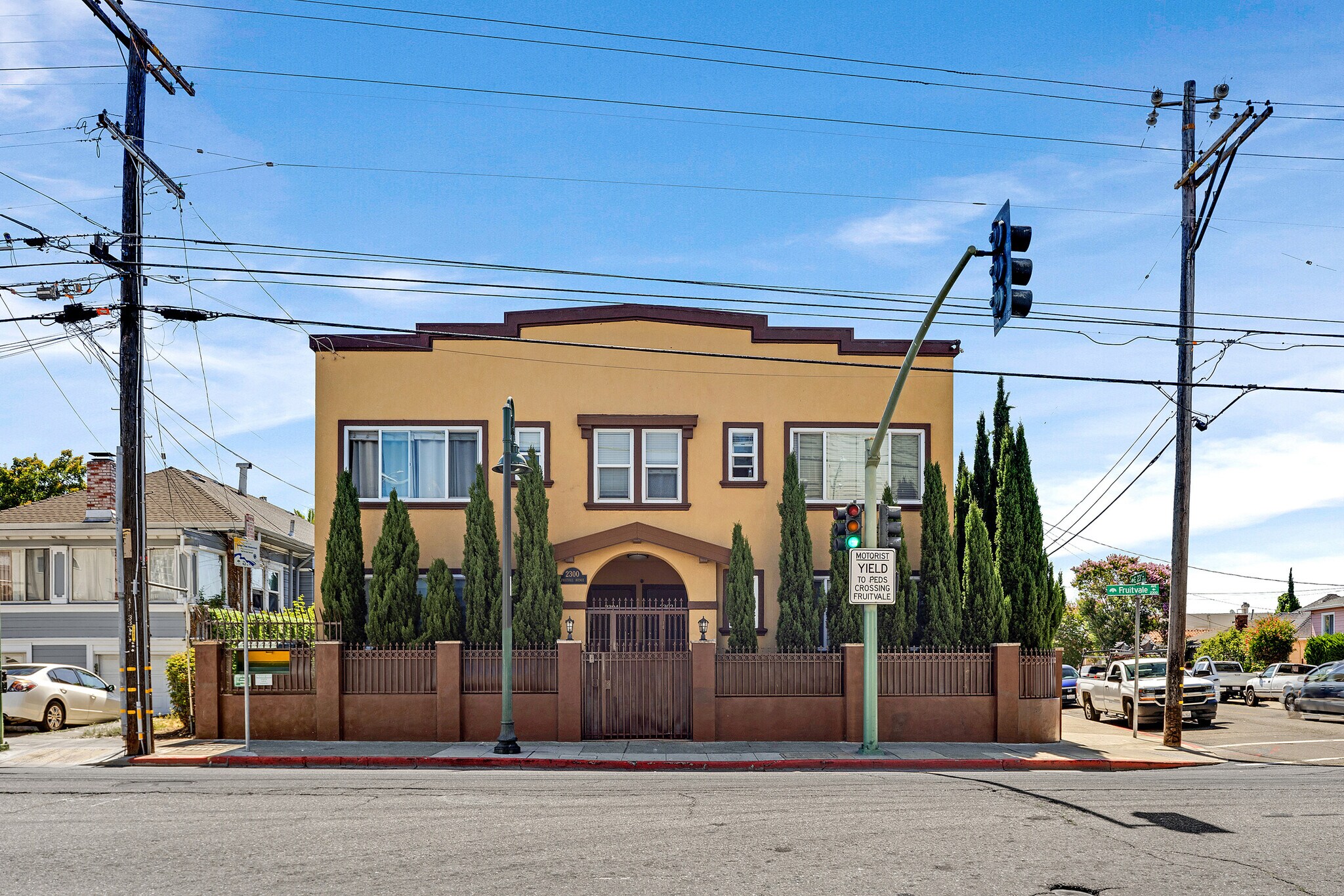 2300-2306 Fruitvale Ave, Oakland, CA à vendre Photo de l’immeuble– Image 1 sur 10