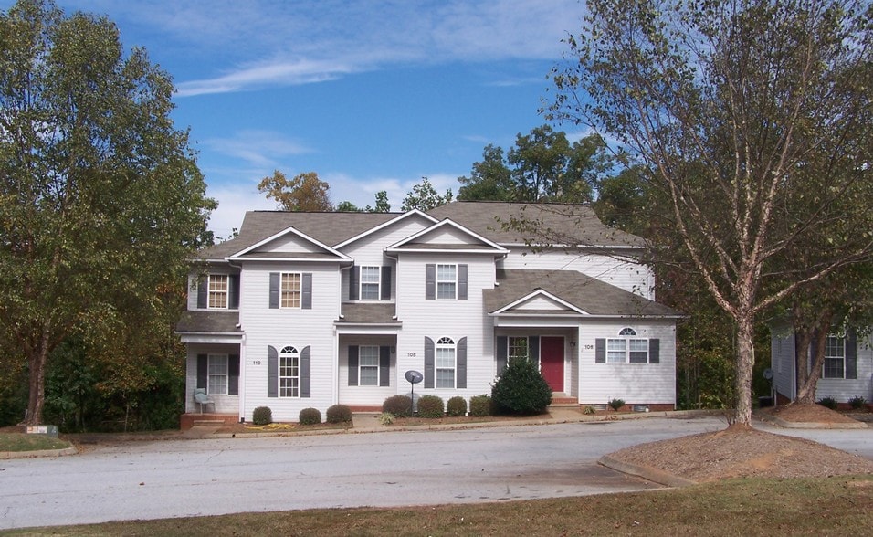 106-118 Huntress Dr, Greer, SC à vendre - Photo principale – Image 1 sur 5