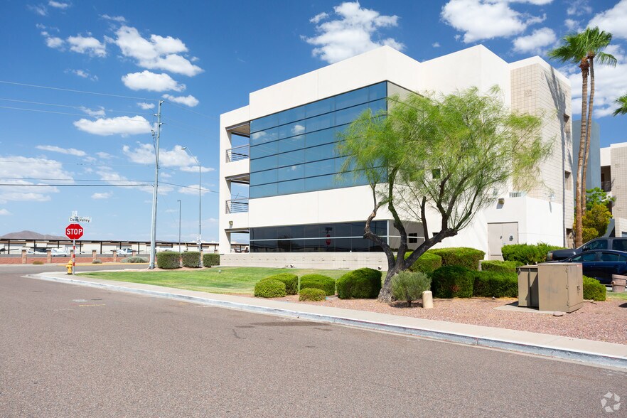 1 W Deer Valley Rd, Phoenix, AZ à louer - Photo de l’immeuble – Image 3 sur 14