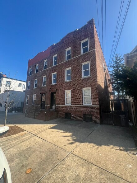 8801 107th St, Richmond Hill, NY à vendre - Photo de l’immeuble – Image 2 sur 2