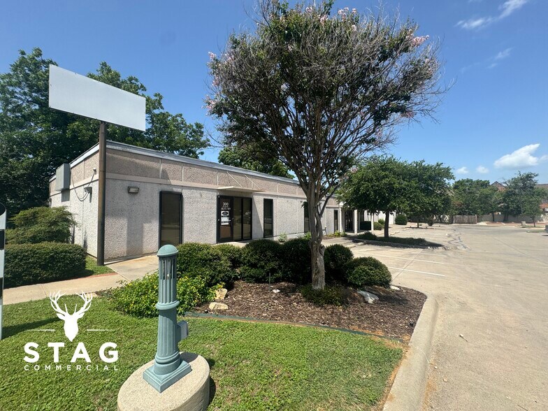 325 McKinney St, Denton, TX à louer - Photo de l’immeuble – Image 1 sur 15