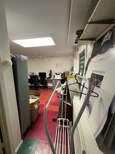 297 E Tenth St, New York, NY à louer - Photo de l’immeuble – Image 3 sur 9