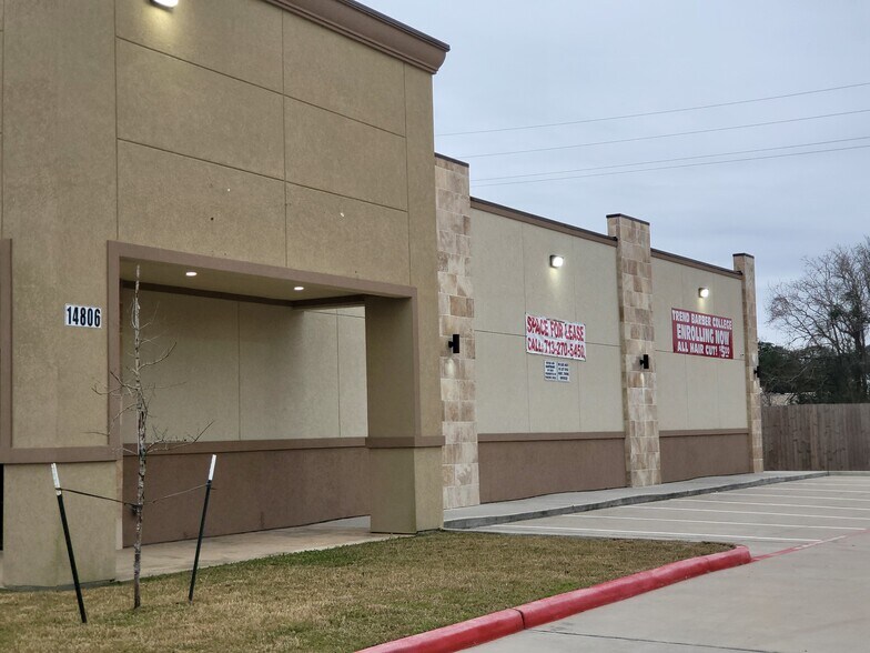 14806 Ella Blvd, Houston, TX à louer - Photo de l’immeuble – Image 3 sur 6