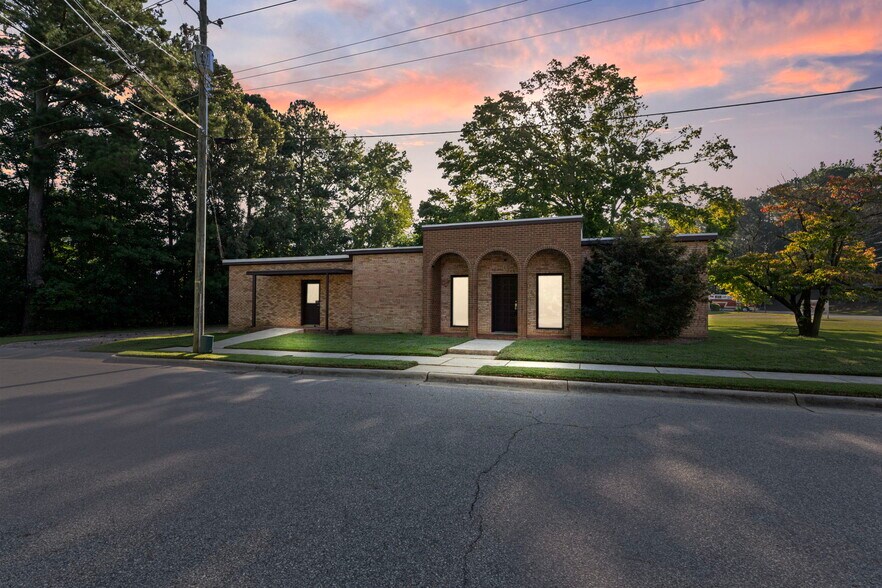 607 1st st, Lillington, NC à vendre - Photo de l’immeuble – Image 1 sur 37