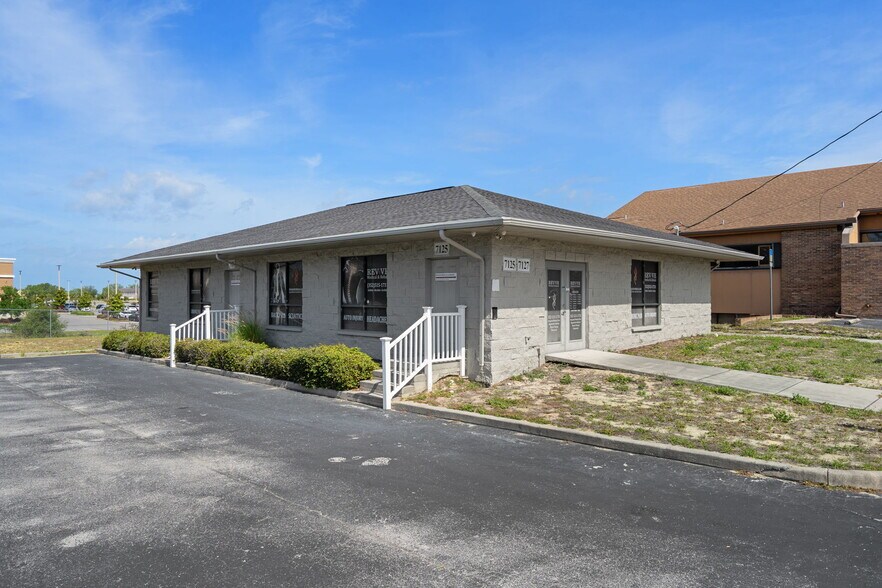 7125 Mariner Blvd, Spring Hill, FL à louer - Photo de l’immeuble – Image 3 sur 10