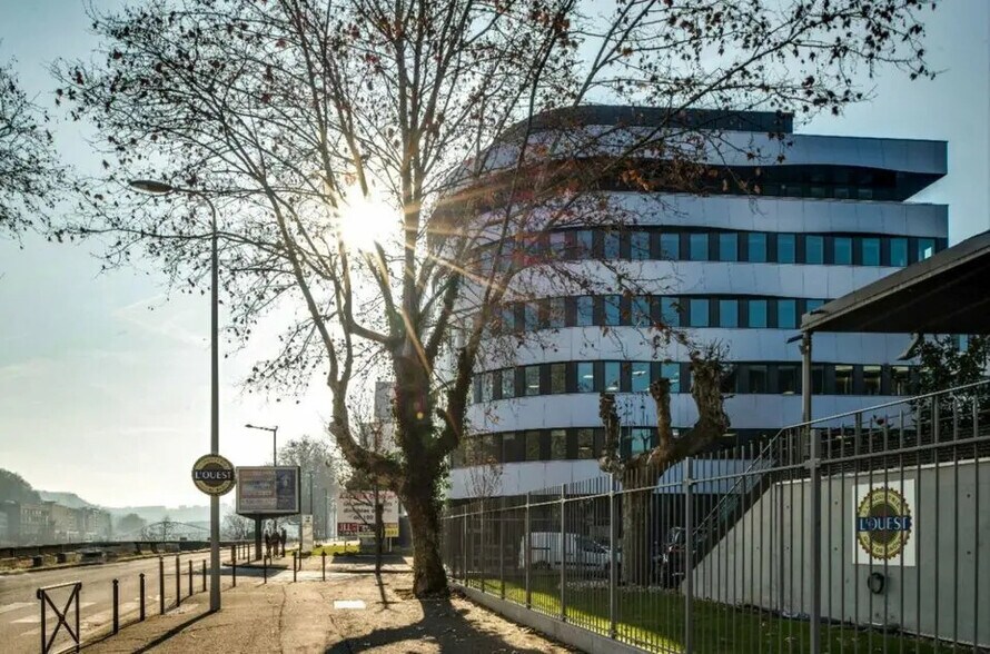 Bureau dans Lyon à louer - Photo de l’immeuble – Image 1 sur 11
