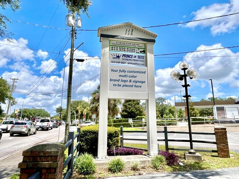 115 Lithia Pinecrest Rd, Brandon, FL à louer - Photo de l’immeuble – Image 2 sur 7