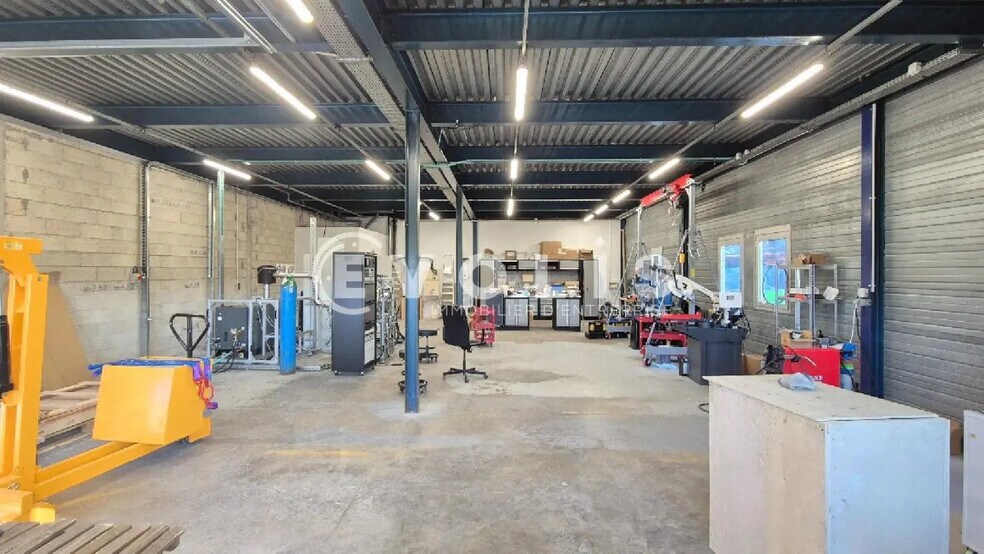 Local d’activités dans Chanteloup-en-Brie à louer - Photo intérieure – Image 1 sur 13