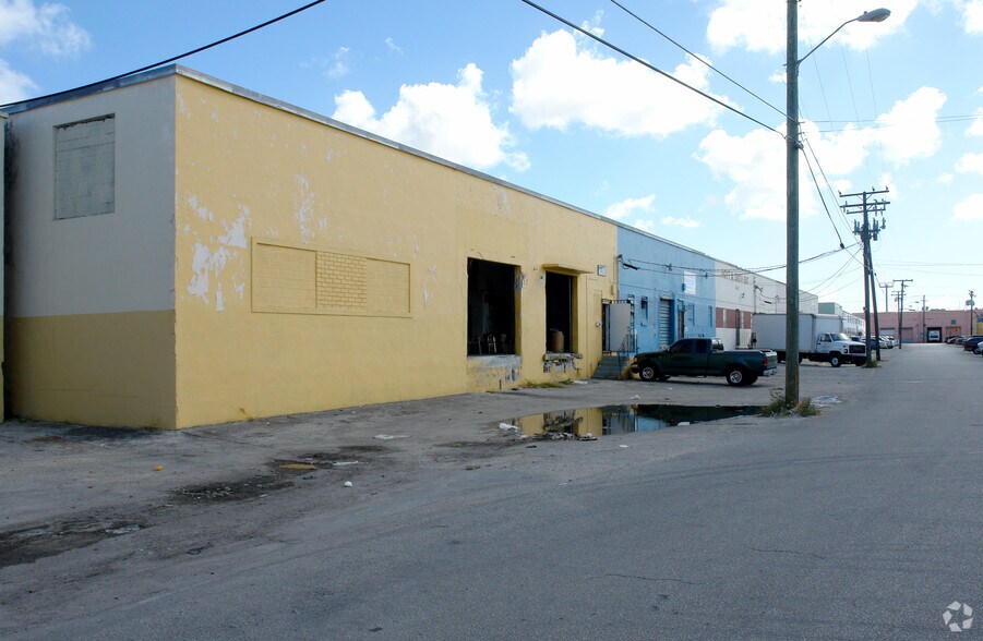 1435-1495 E 11th Ave, Hialeah, FL à louer - Photo de l’immeuble – Image 3 sur 9