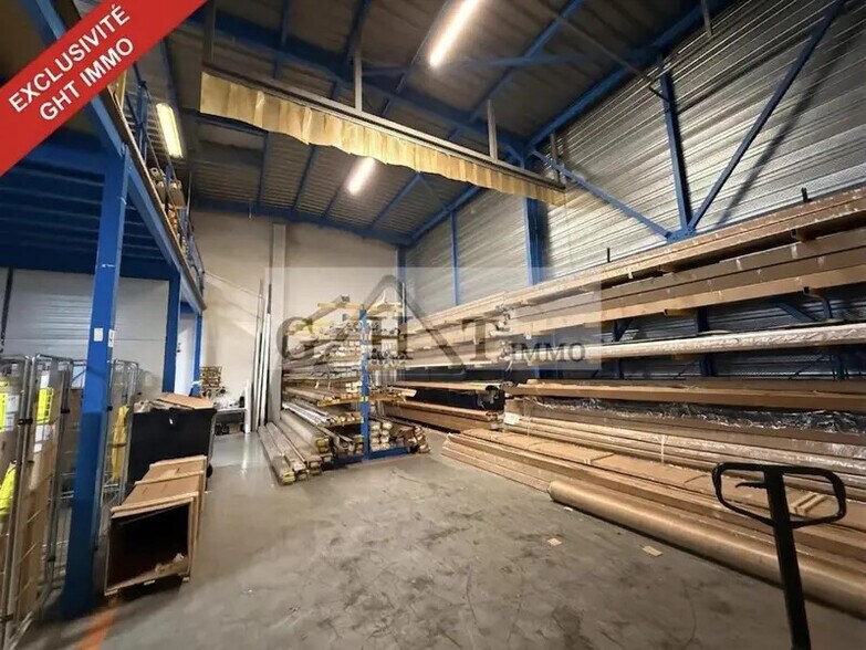 Industriel/Logistique dans Émerainville à vendre - Photo de l’immeuble – Image 2 sur 8