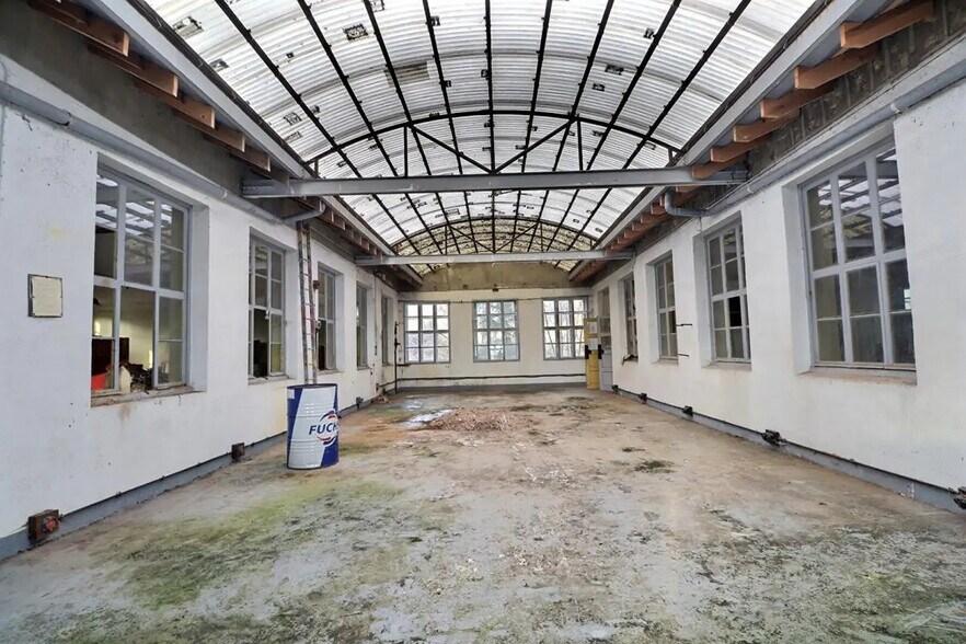 Industriel/Logistique dans Saint-Étienne à vendre - Photo de l’immeuble – Image 3 sur 10