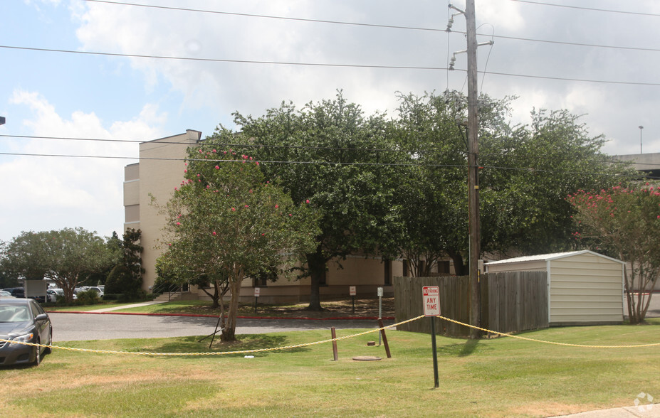 4740 S I-10 Service Rd W, Metairie, LA à louer - Photo de l’immeuble – Image 2 sur 2