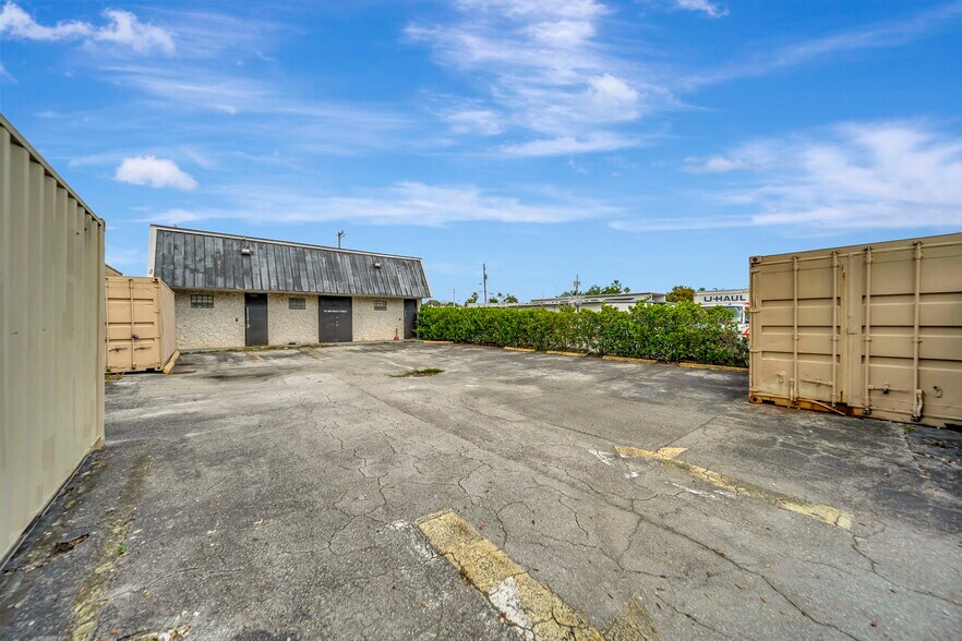 67 NW 166th St, North Miami Beach, FL à vendre - Photo de l’immeuble – Image 3 sur 32