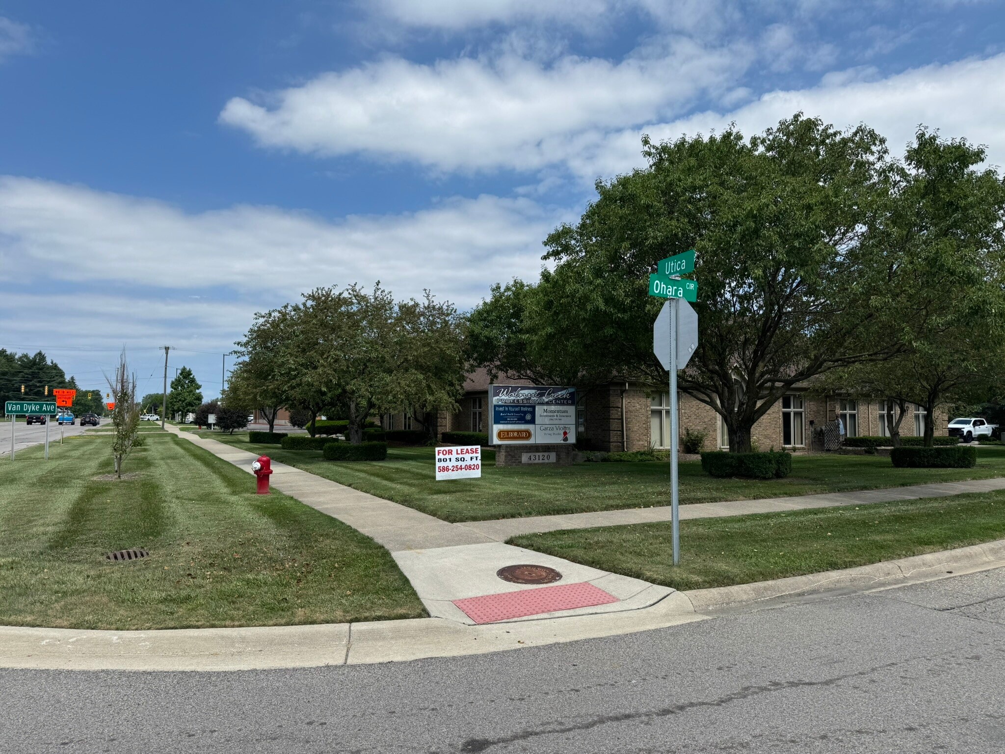 43120 Utica Rd, Sterling Heights, MI à louer Photo de l’immeuble– Image 1 sur 19