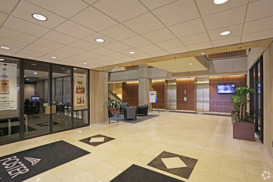 661 Andersen Dr, Pittsburgh, PA à louer - Hall d’entrée – Image 3 sur 32