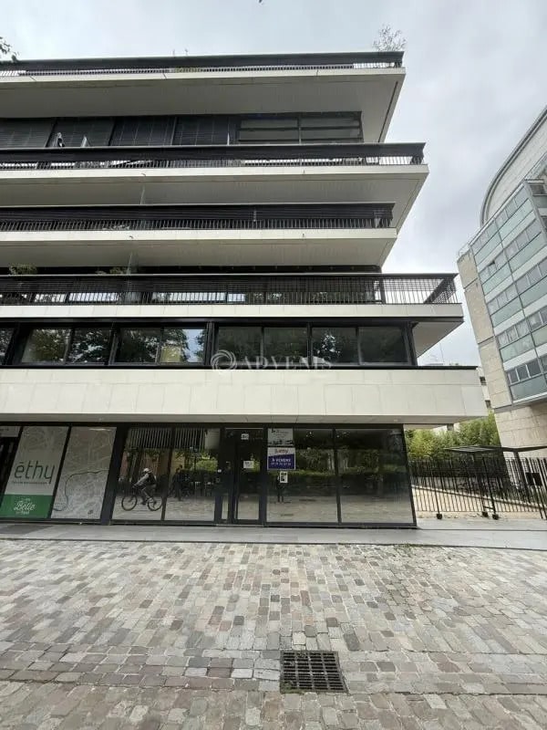 Immeuble residentiel dans Paris à vendre Photo de l’immeuble– Image 1 sur 11