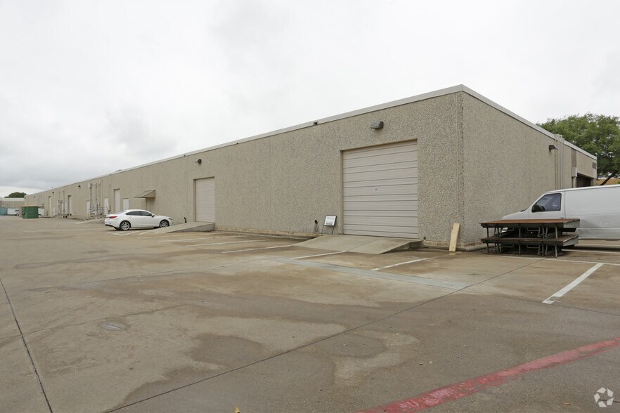 6012 Campus Circle Dr W, Irving, TX à louer - Photo de l’immeuble – Image 3 sur 7