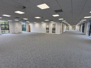 1 The Pavilions, Solihull à vendre Photo intérieure– Image 2 sur 3