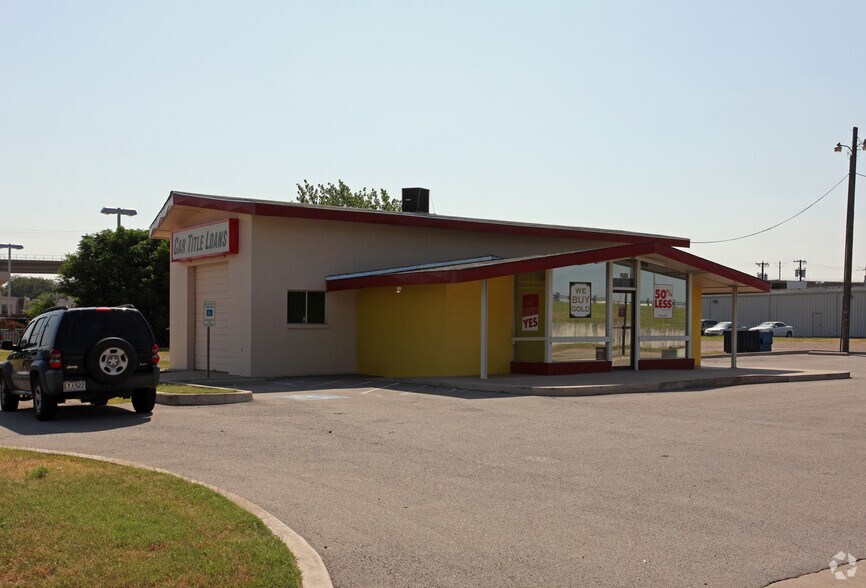 1605 S Interstate 35E, Carrollton, TX à louer - Photo de l’immeuble – Image 3 sur 4