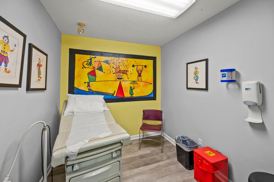 1940 Briarwood Dr, Hickory, NC à vendre - Photo de l’immeuble – Image 3 sur 6