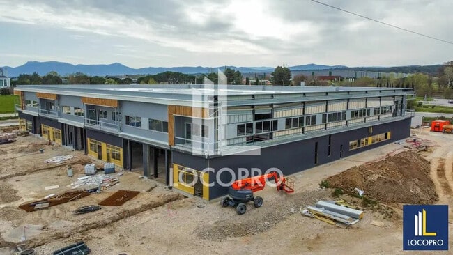 Plus de détails pour 13 Impasse De La Charrue Bonnet, Rousset - Local d'activités à louer