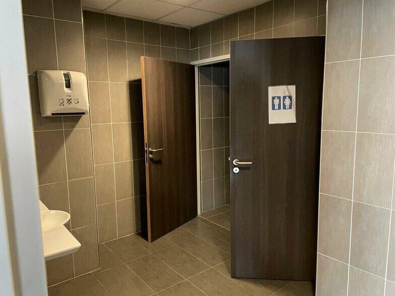50 Rue Jean Zay, Saint-Priest à louer - Photo de l’immeuble – Image 3 sur 12