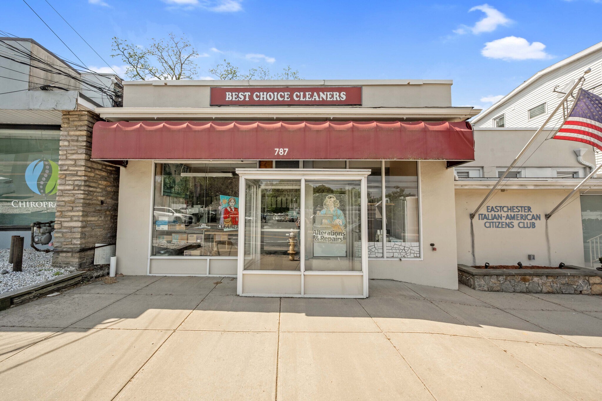 787 White Plains Rd, Scarsdale, NY à louer Photo de l’immeuble– Image 1 sur 14