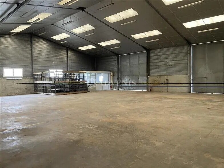 Local d’activités dans Thorigné-sur-Dué à louer - Photo de l’immeuble – Image 2 sur 4