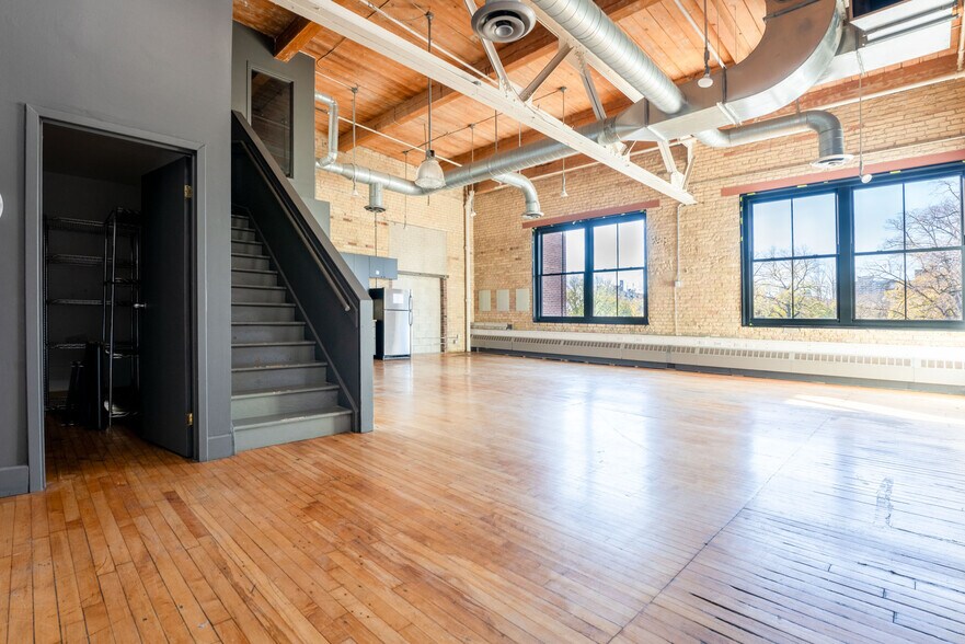 219 Dufferin St, Toronto, ON à louer - Photo de l’immeuble – Image 3 sur 38