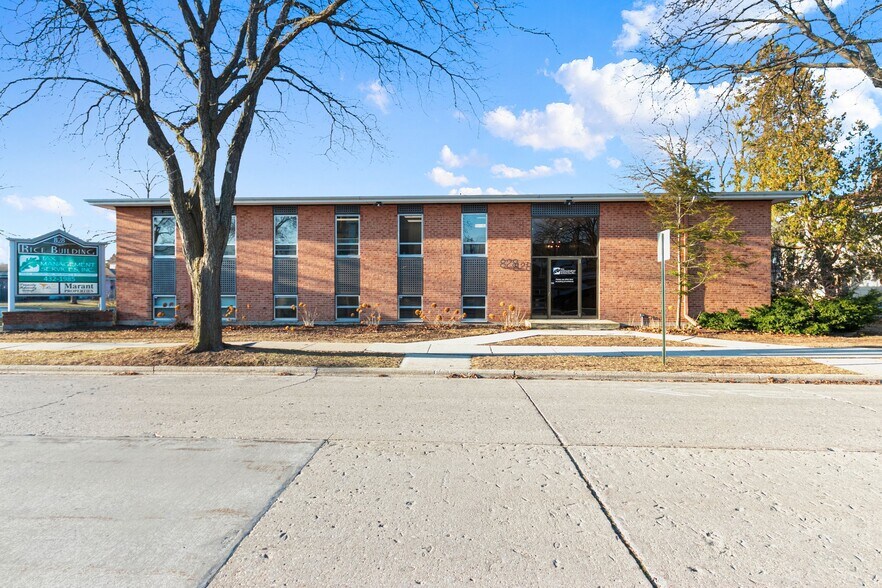 828 Cherry St, Green Bay, WI à vendre - Photo de l’immeuble – Image 3 sur 54