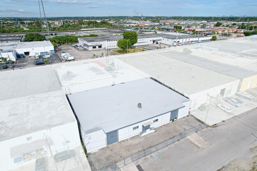 507 W 17th St, Hialeah, FL à vendre - Photo de l’immeuble – Image 2 sur 6